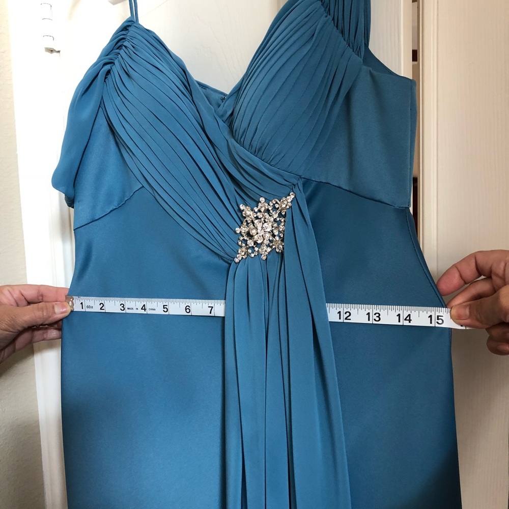 Gown - Picture 5 of 5